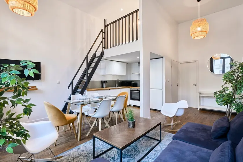 Bright 3-bedroom apartment with mezzanine beds - Image 1