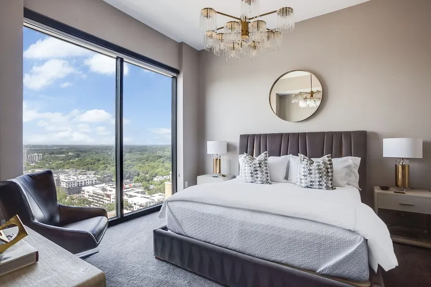 Cityscape Retreat in Heart of Midtown - Image 1