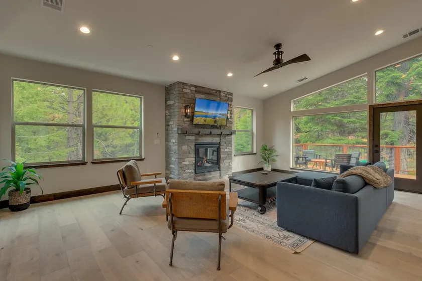 Rustic retreat w/ hot tub & fireplaces - Image 1