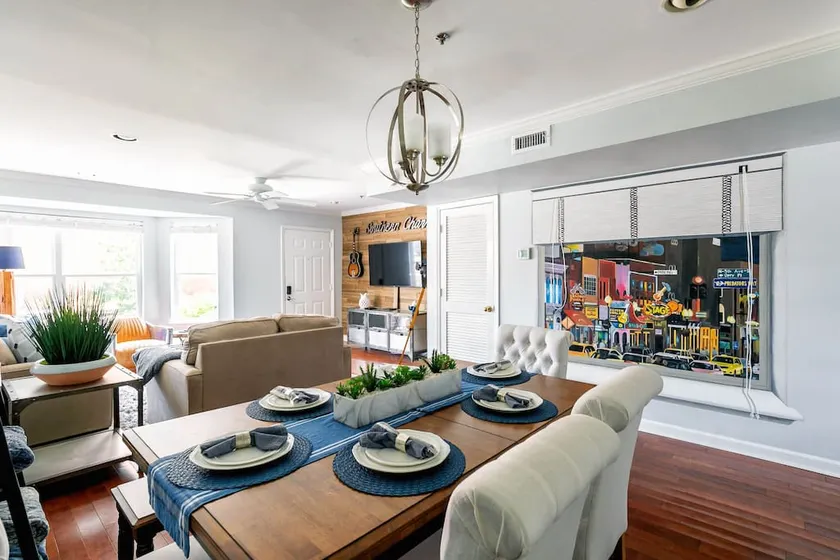 Walk To Broadway Charming Modern Historic Townhome - Image 1