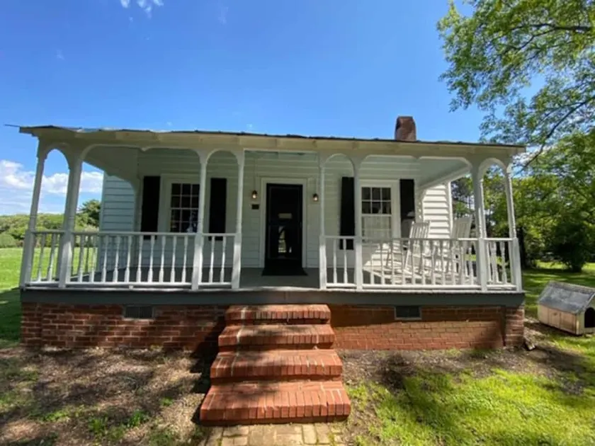 Meadowview Cottage at Historic Brookfield Estate - Image 1