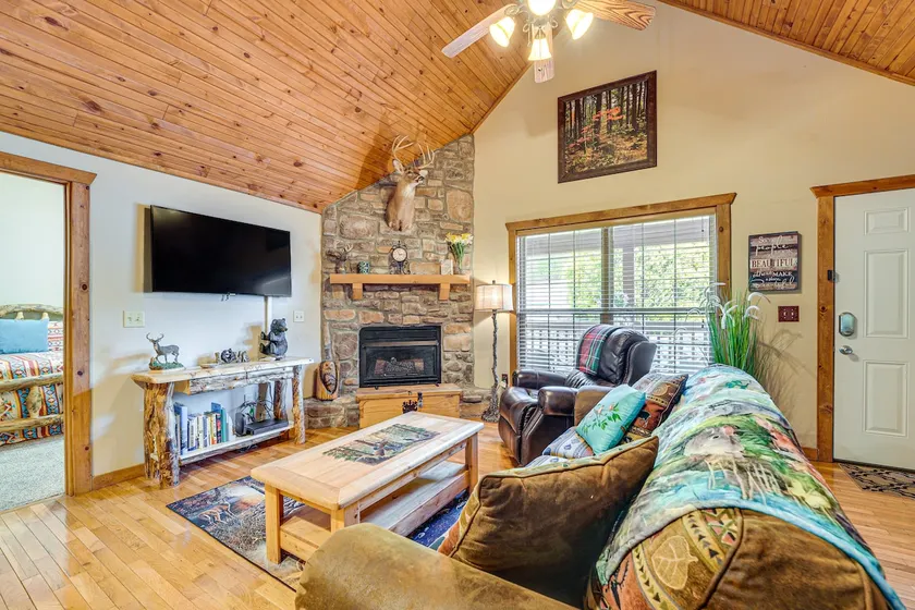 5 Mi to Silver Dollar City! Family Cabin Near Golf - Image 1