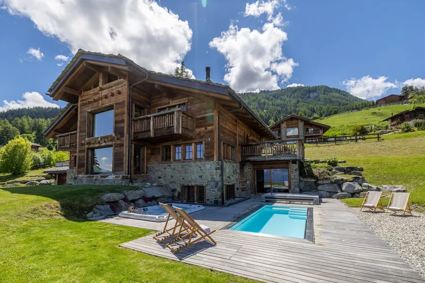 Luxury Alps Chalet YOLO - Image 1