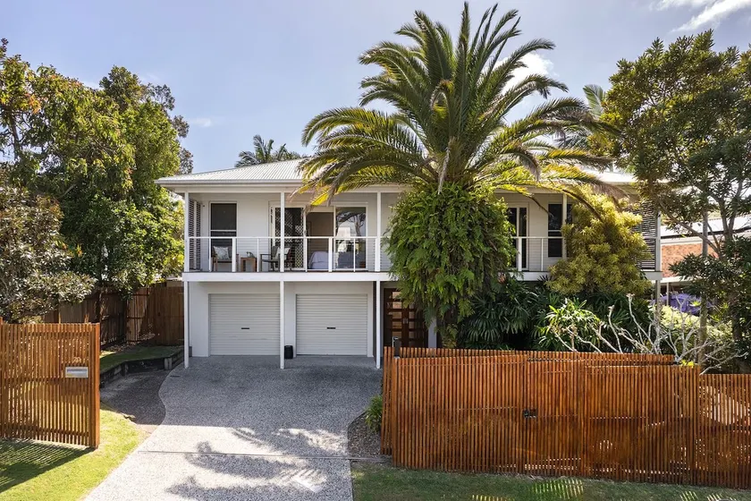 20 Ray Street Sunshine Beach - Image 1