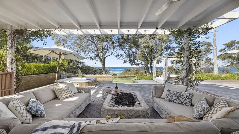 Barellen Beach House - Luxe Beach Front, Oceanview - Image 1