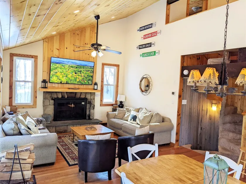 ~ QUIET ESCAPE ~ Gå til Okemo ski trail! Classic Vermont Ski Chalet m / poolbord - Image 1