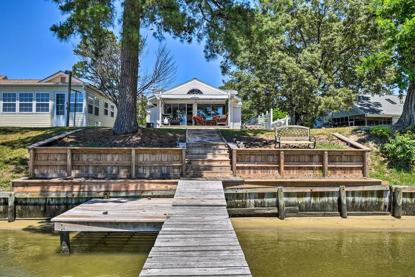 Riverfront Cottage: Fire Pit & Kayaks - Image 1