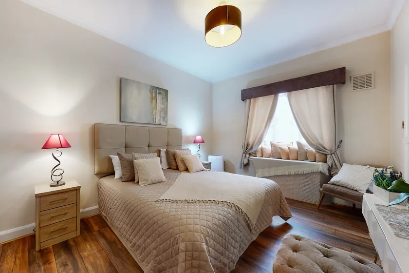 Mayfair 2 Bed 2 Bath · Sleeps 7 · Shepherd Market - Image 1