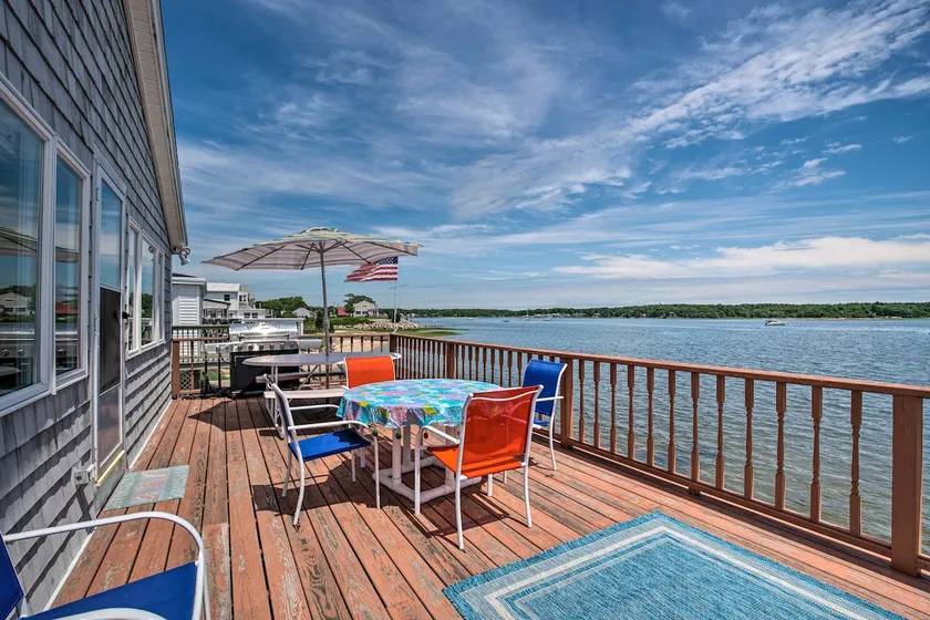 Waterfront Cape Cod Cottage w/ Beach & Deck! - Image 1