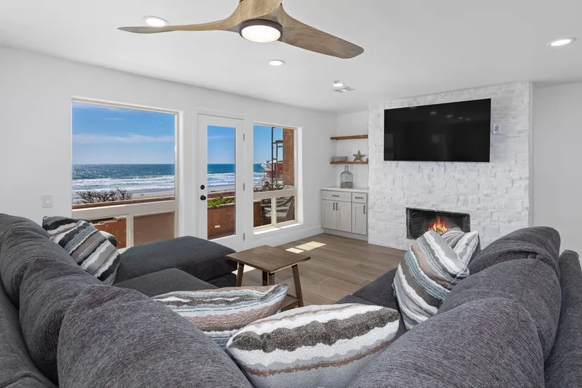 Direct Oceanfront 2 Bedroom 2 Bathroom - Image 1
