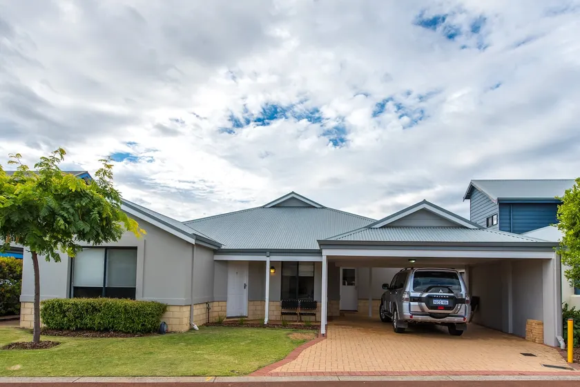 House 07 - \"Salt\" Dunsborough - Image 1