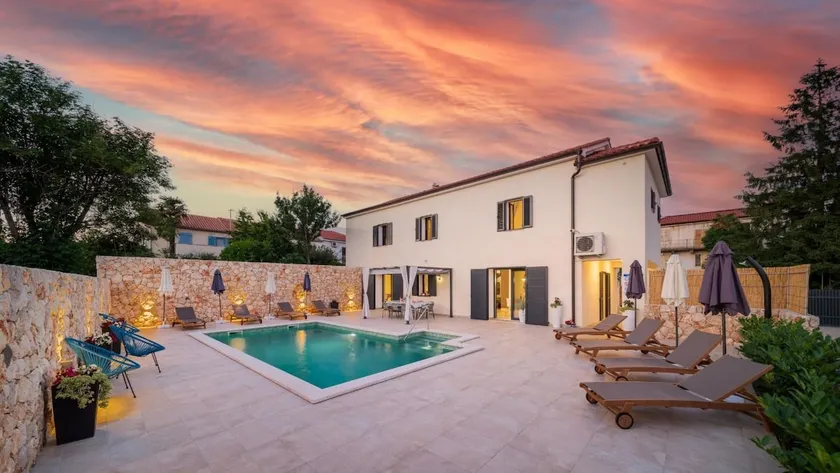 Luxury Villa Ivy - Image 1