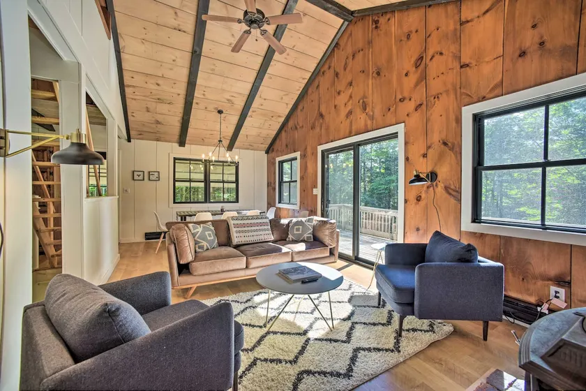 Sleek Cabin w/ Deck, 8 Miles to Mount Snow & Hikes - Image 1