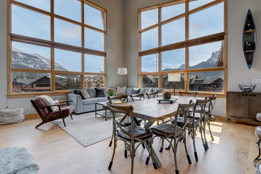 Spectacular 3 bedroom Penthouse - Vaulted! Views! - Image 1