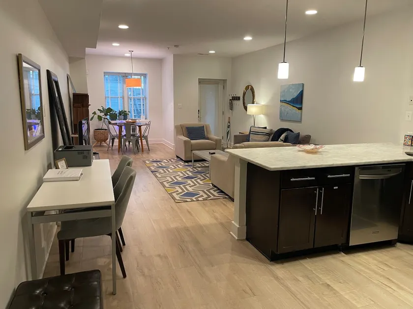 Luxe 2BD2BA Townhouse in Hip Area - Near Metro - Image 1