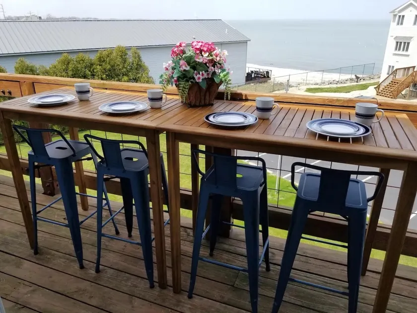 Lakeside Retreat- Lake Erie - Image 1