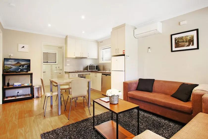 Grevillea Gardens Unit 6 - Image 1