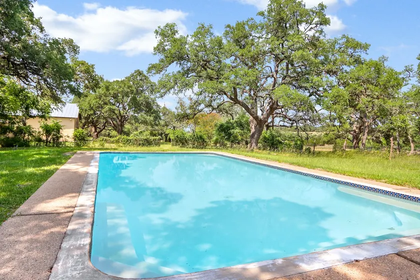 Live Oak Ranch - Swimming Pool Property with Sleeping for 20! - Image 1