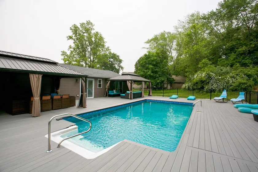 Modern home with a private Heated pool and jacuzzi - Image 1