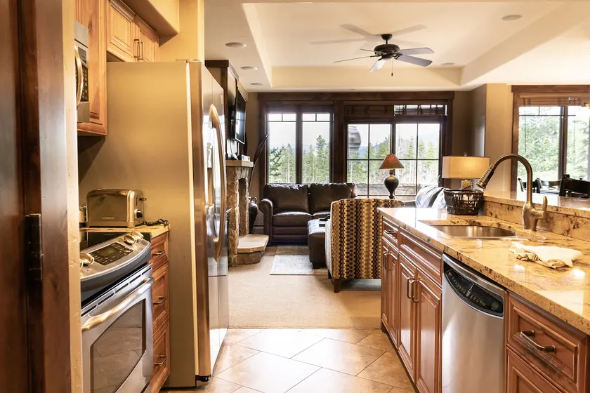 Crystal Peak Lodge 3 Bedroom Ski In, Ski Out Slopeside Condo At The Base Of Peak 7 - Image 1