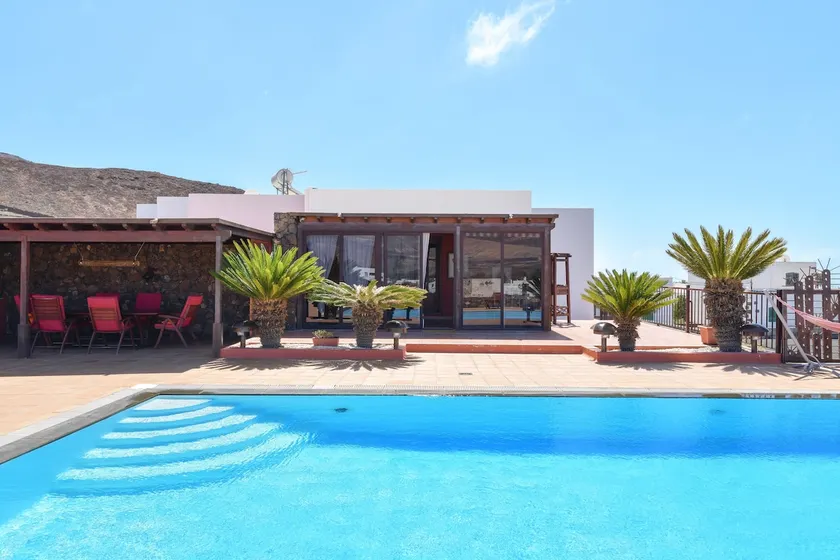 Beautiful Villa La Petit with Pool, Terrace, Garden and Wi-Fi - Image 1