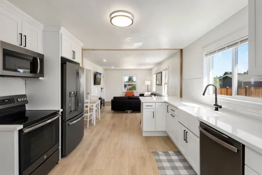 NEW Point Ruston/Point Defiance Updated Craftsman! - Image 1