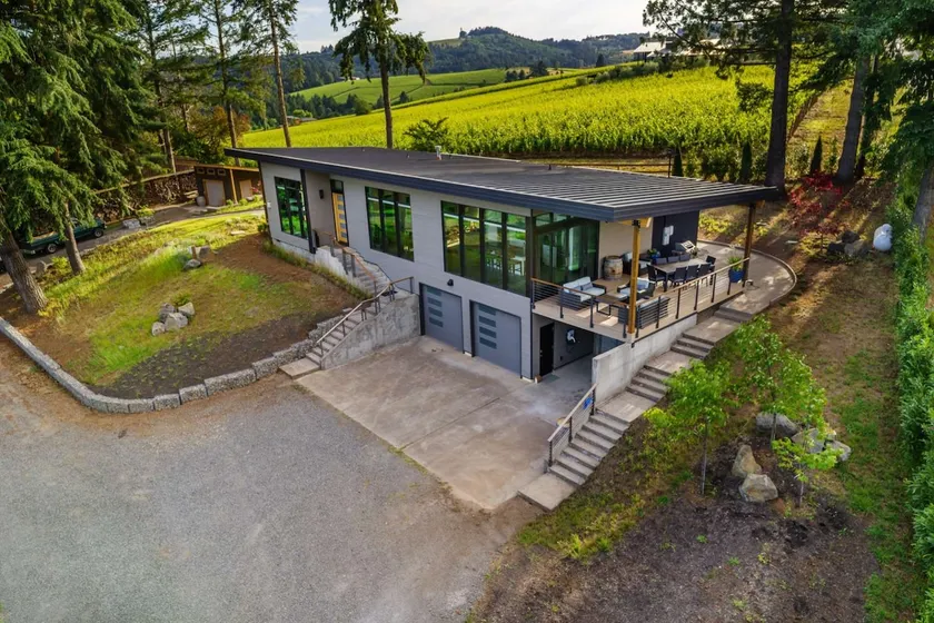 Epic Views, Huge Decks, Hot Tub, Walk to Wineries - Image 1