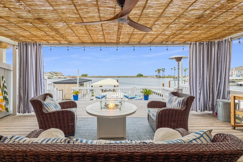 Marlin Cove Pet Friendly Waterfront Retreat - Image 1