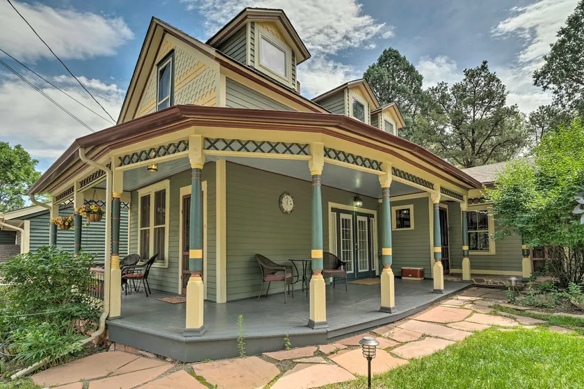 Historic Manitou Springs Victorian: Walk Downtown! - Image 1