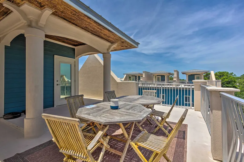 Santa Rosa Beach Haven w/ Rooftop + Pool Access - Image 1