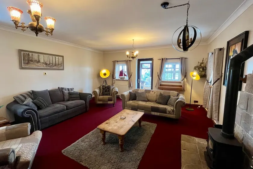 Starshinezzz 4 Bed Farmhouse in County Durham - Image 1