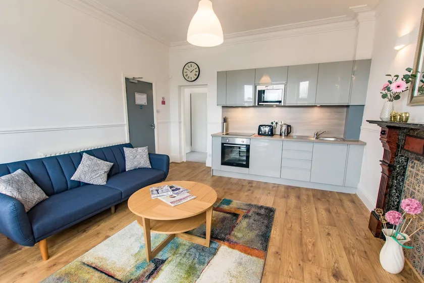 One Bedroom Luxe Apartment - FREE Parking + Wi-Fi - Image 1