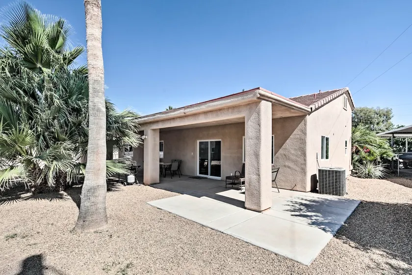 Sun-Soaked Colorado River Haven - Walk to Beaches! - Image 1
