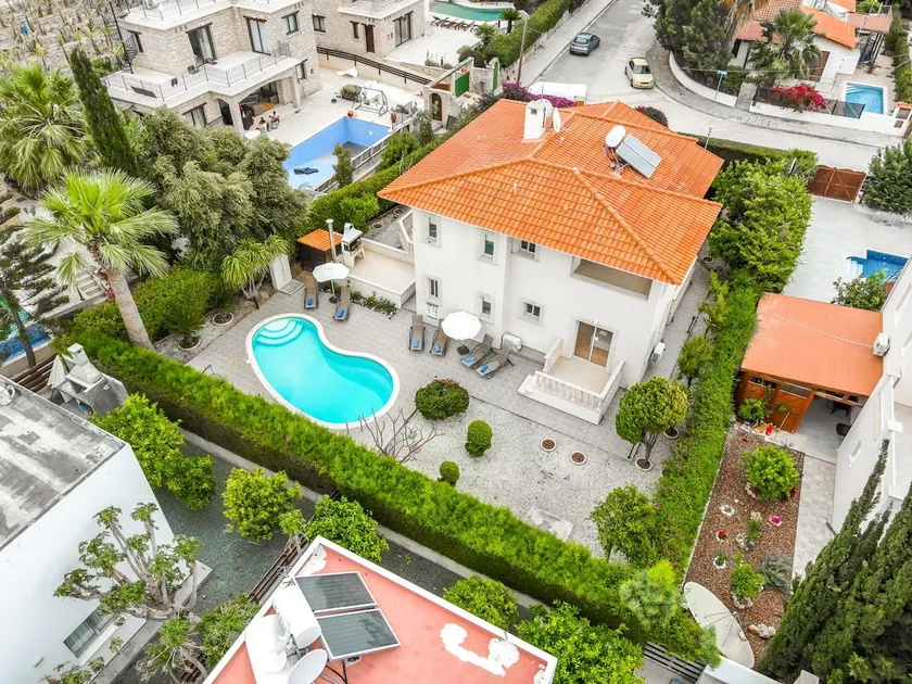 Villa Deja Blue by Ezoria Villas in Coral Bay - Image 1