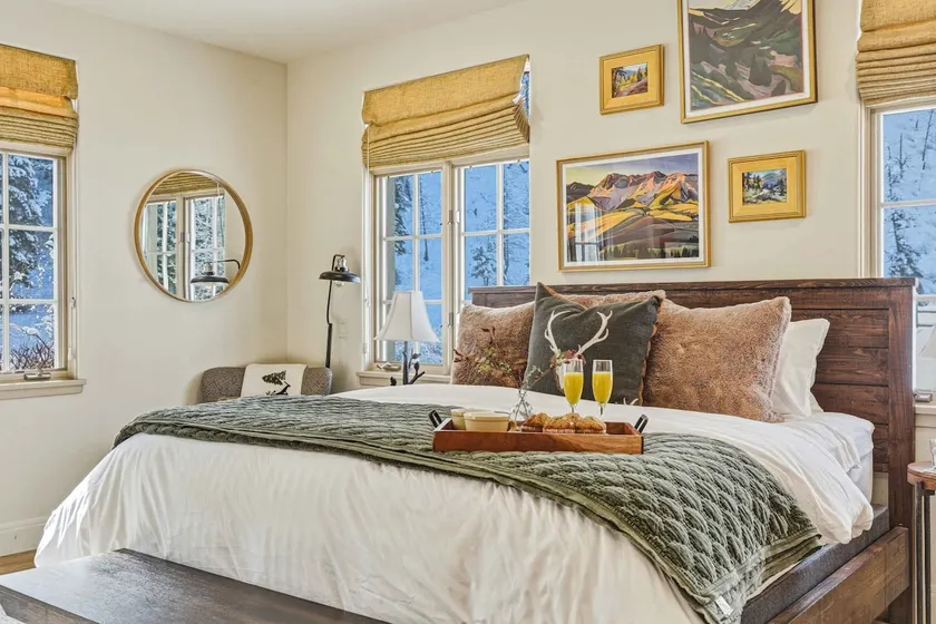 Luxury Warm Springs River Home - Image 1