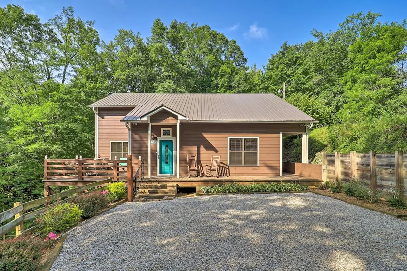 10 Mi to Grandfather Mountain: 'Wolfe Creek Cabin' - Image 1