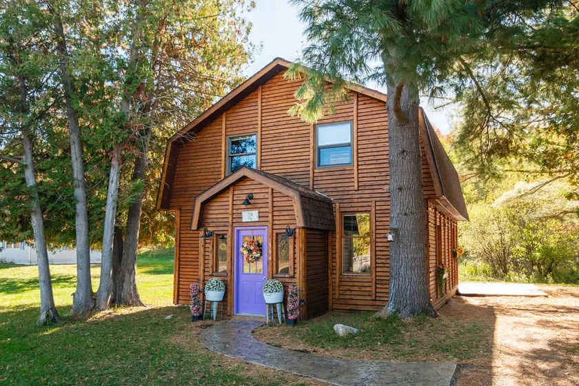 City Cabin; Hot Tub, 5 miles from Boyne Mountain! - Image 1