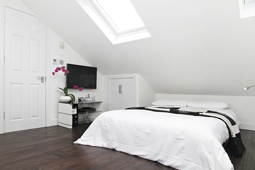 Penthouse with balcondy and Panoramic Views - Image 1