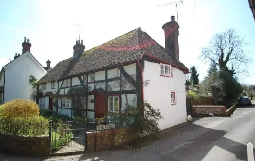 Honeysuckle Cottage- East Meon - Image 1