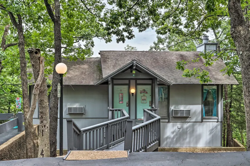 < 1 Mi to Lake! Osage Beach Home w/ Furnished Deck - Image 1