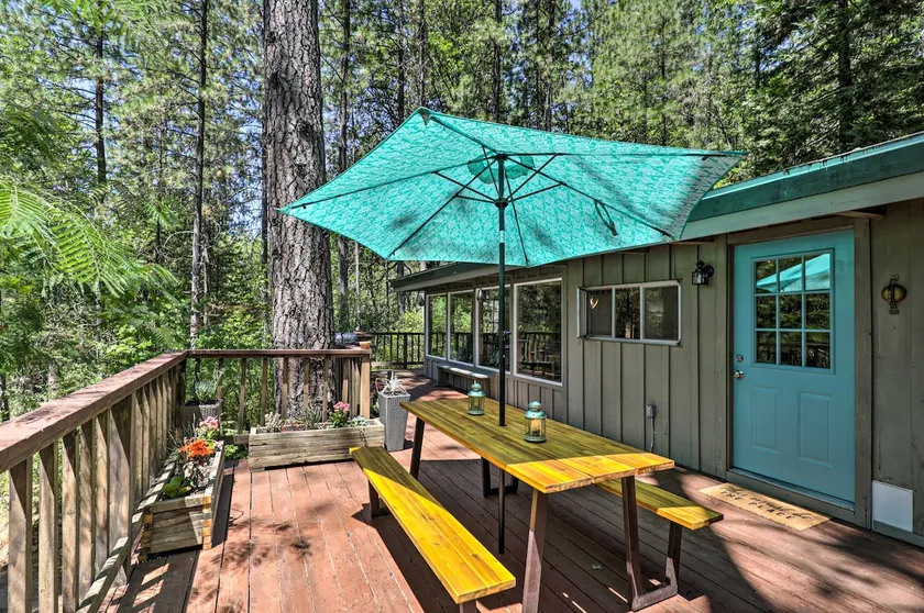 Loch Lomond Cabin w/ Hot Tub, Near Wineries! - Image 1