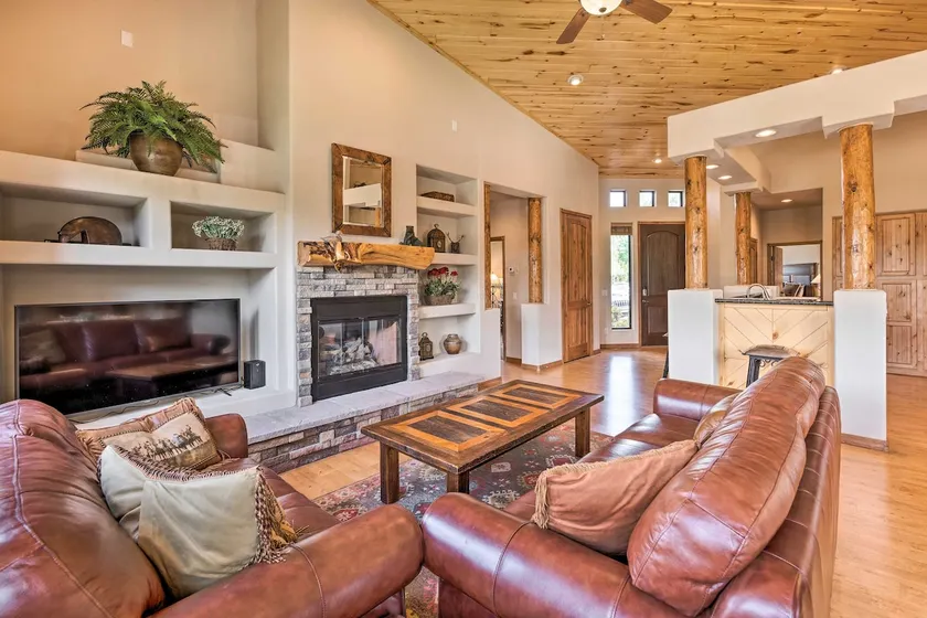Torreon Townhome w/ Balcony: Hike, Fish & Unwind! - Image 1