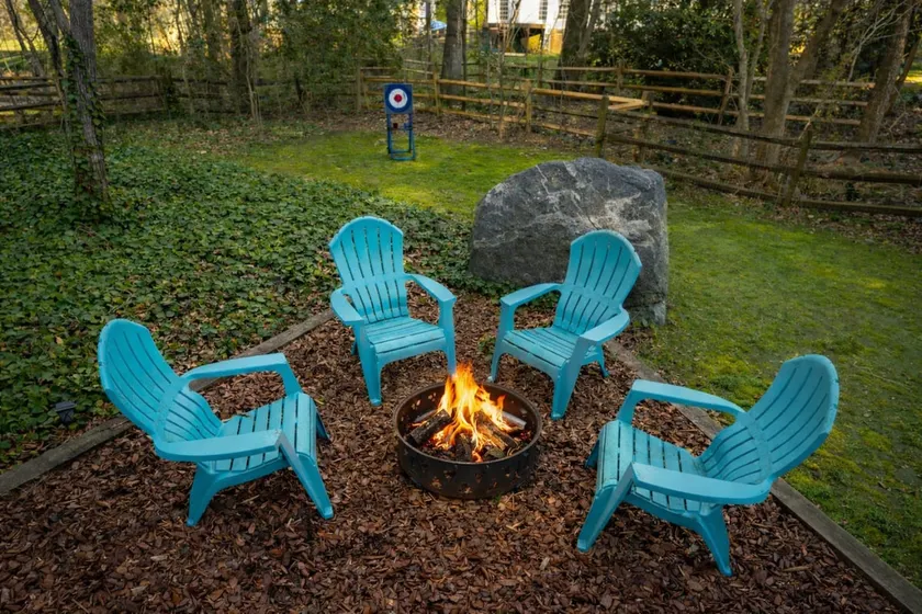 Firepit • EV Charger • BBQ • Desirable Location - Image 1