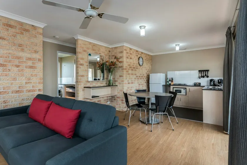 Executive King Apartment | With Breakfast - Image 1