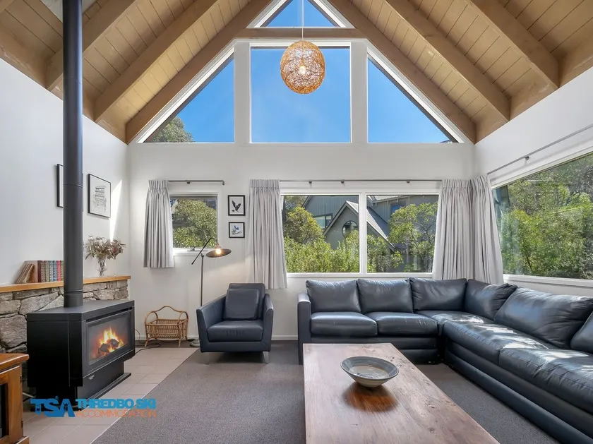 Snowy Chalet - Image 1