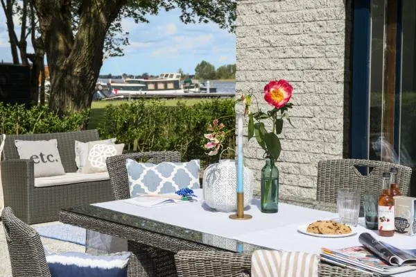 Bungalow at the Loosdrecht Lakes - Image 1