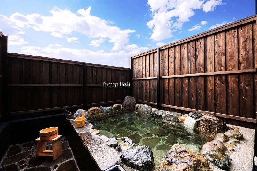 Takano [Hoshi] with a hot spring flowing from the source, parking for 2 cars, and accommodation for 2 to 14 people - Image 1