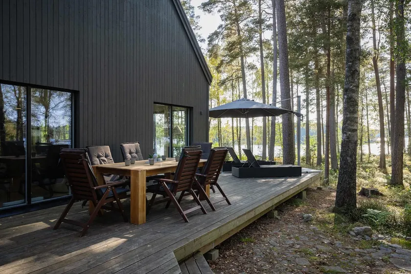 The Nabbe – Lake Escape w/ Sauna, Jacuzzi & Boats - Image 1