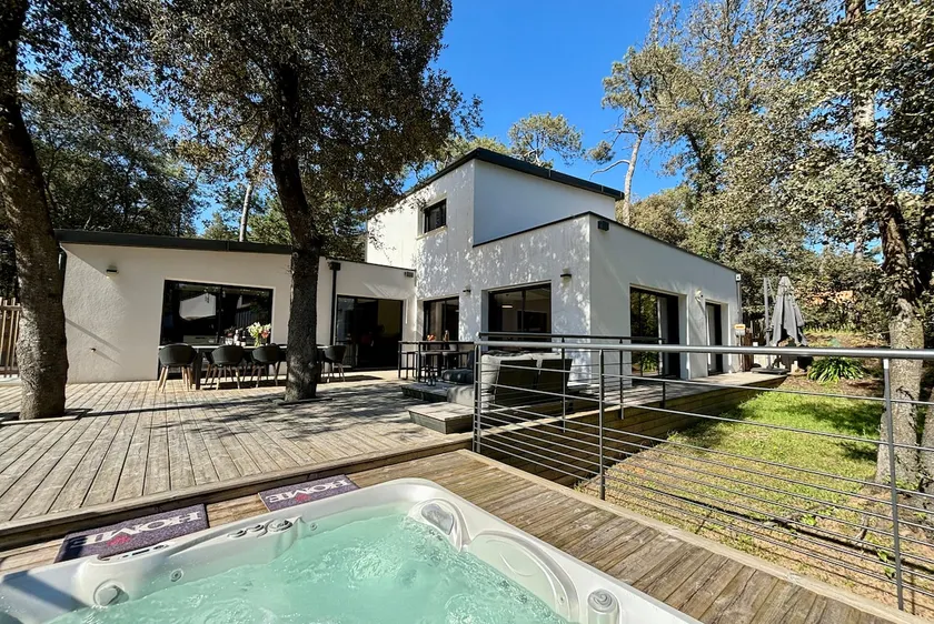 Villa des Dunes Beach 600m Private Jacuzzi Pine Forest Nature Sleeps 8 - Image 1