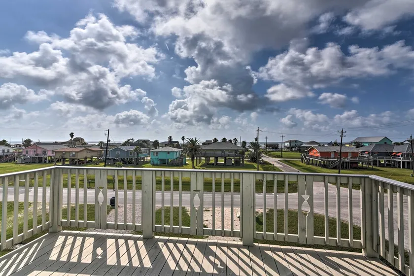 2 Blocks to Gulf: Surfside Beach Family Home! - Image 1